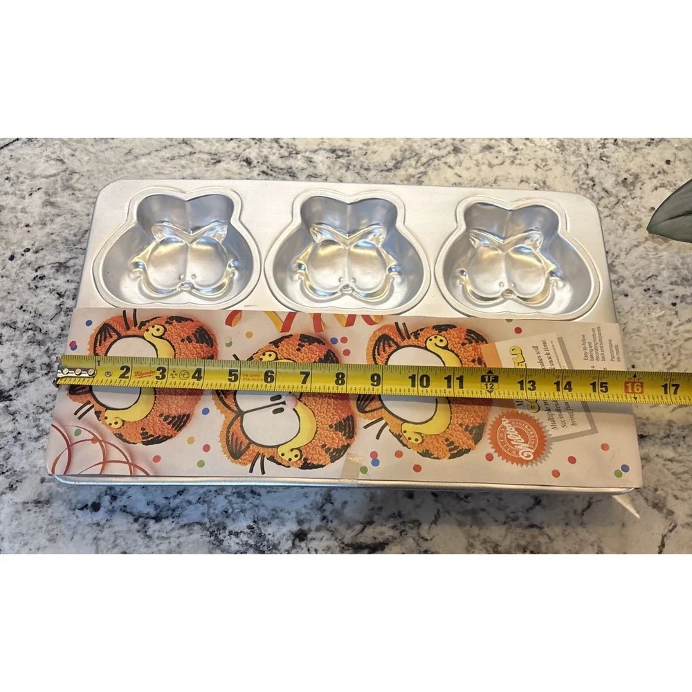 Vintage 1992 Wilton Garfield Face Cake Molds NOS Nostalgia Baking‎ Cartoon Cat